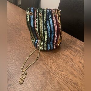 Express Sequin bucket bag with adjustable chain strap